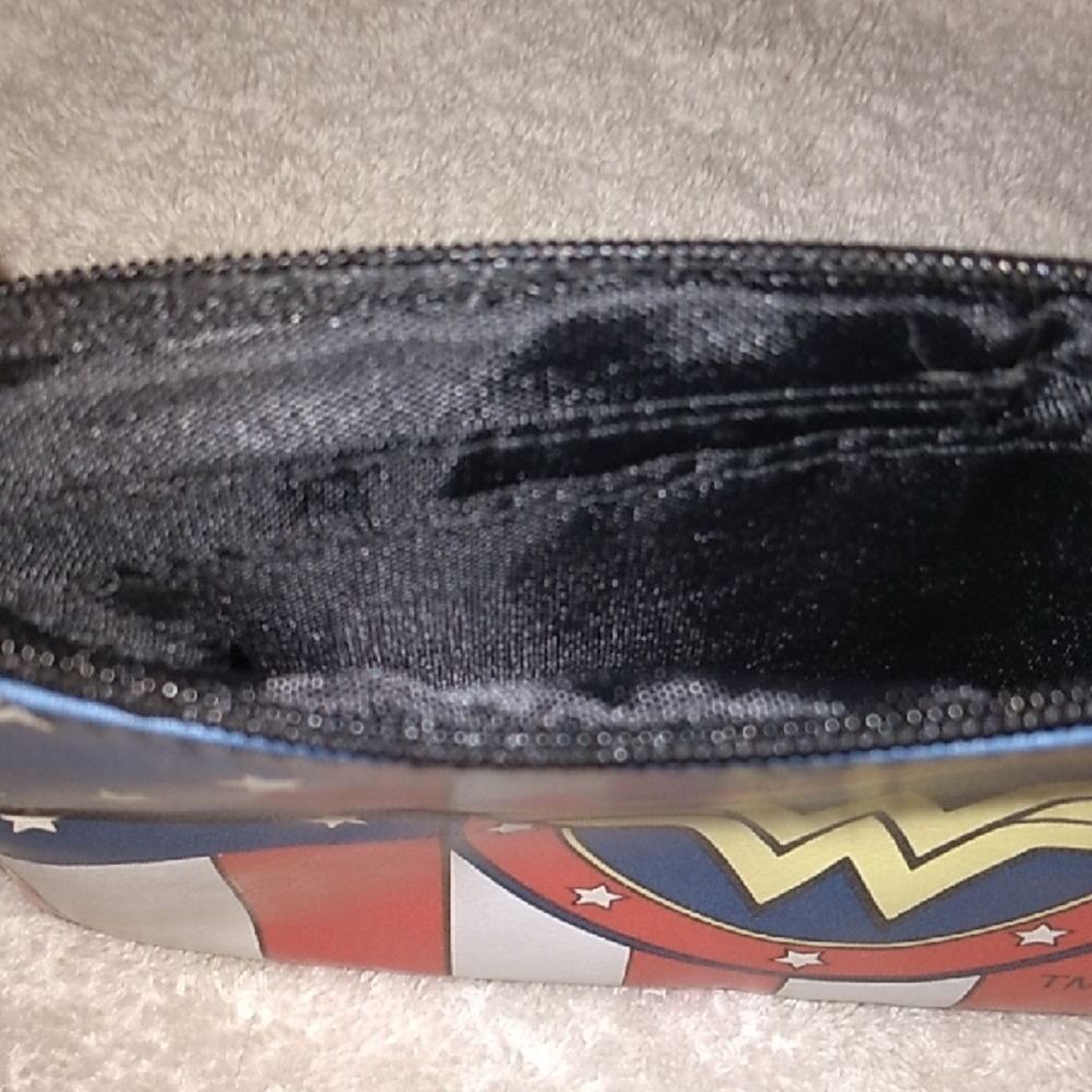 DC Comics Wonder Woman Red White Blue Wristlet Pouch - Picture 4 of 6